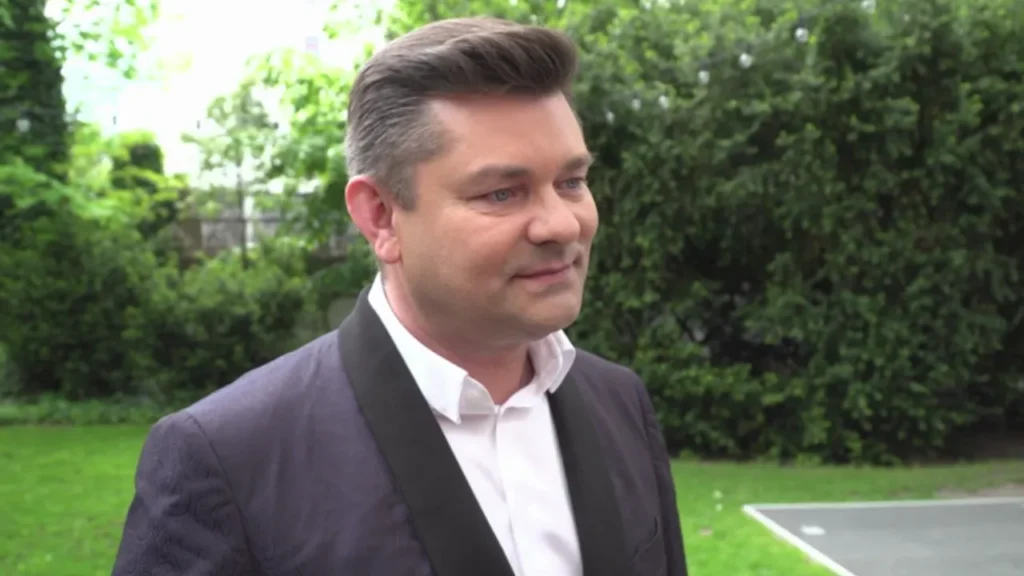 Ogromne zarobki Zenka Martyniuka w Polsacie. Poznaj szczegóły! Zenon Martyniuk: często fani w sklepie czy na ulicy chcą, żebym im zaśpiewał „Przez twe oczy zielone”